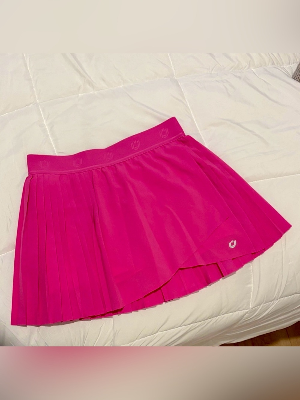 IBKUL Vibrant Hot Pink Pleated Skort